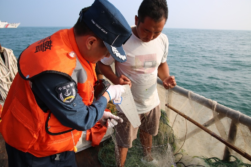 昼夜追击！海警成功抓获2艘非法捕捞渔船