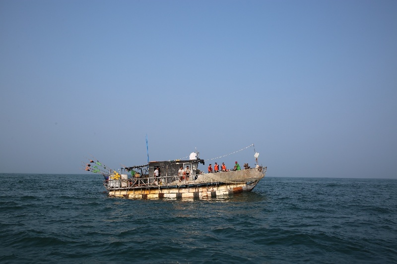 昼夜追击！海警成功抓获2艘非法捕捞渔船