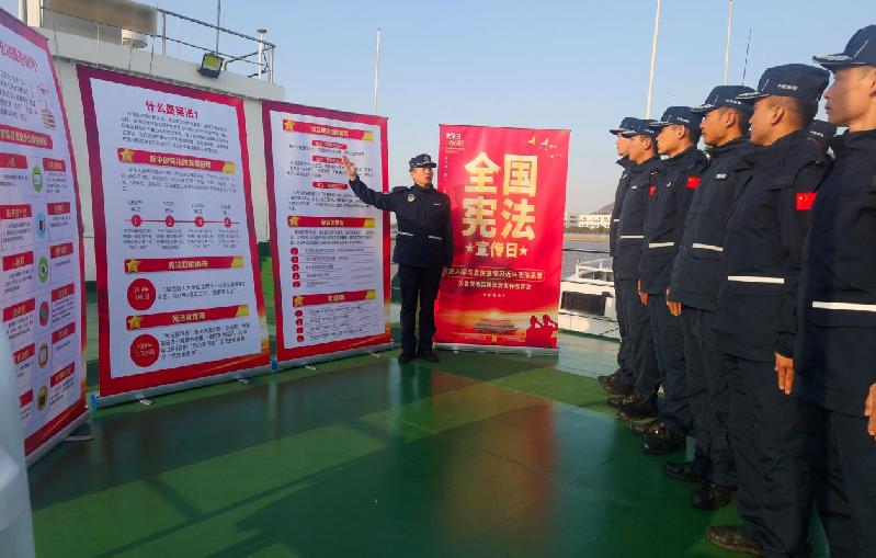 与法同行，精彩呈“宪”