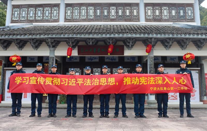 与法同行，精彩呈“宪”