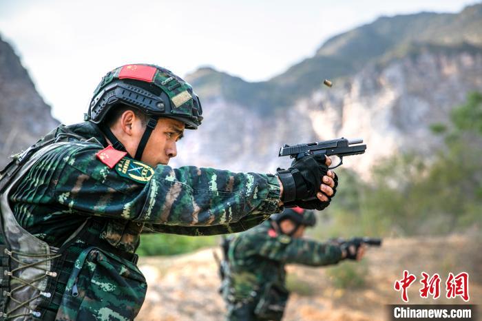 直击桂林武警“魔鬼周”极限训练