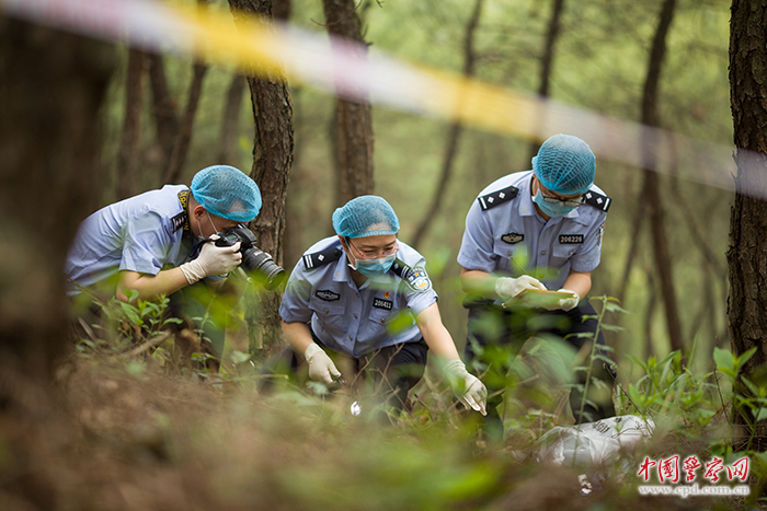 杨发英：与死神打交道 让逝者“开口说话”