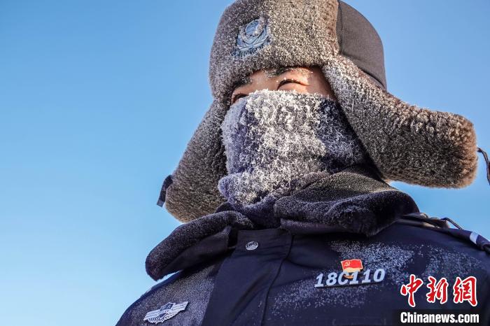 内蒙古移民管理警察-44℃踏雪巡边