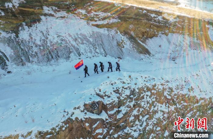 内蒙古移民管理警察-44℃踏雪巡边