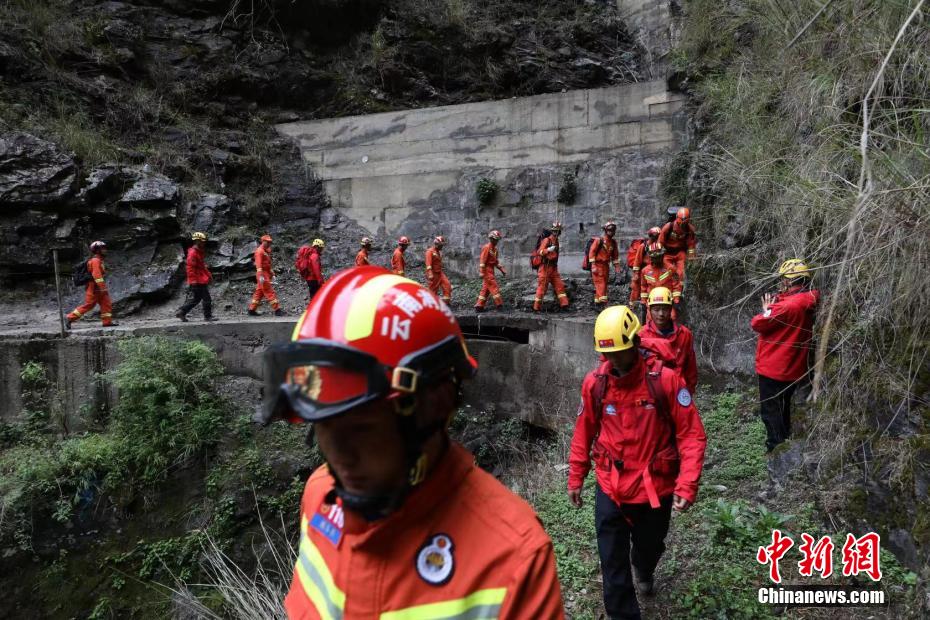 云南大理苍山13名失联人员全部找到 直击搜救现场