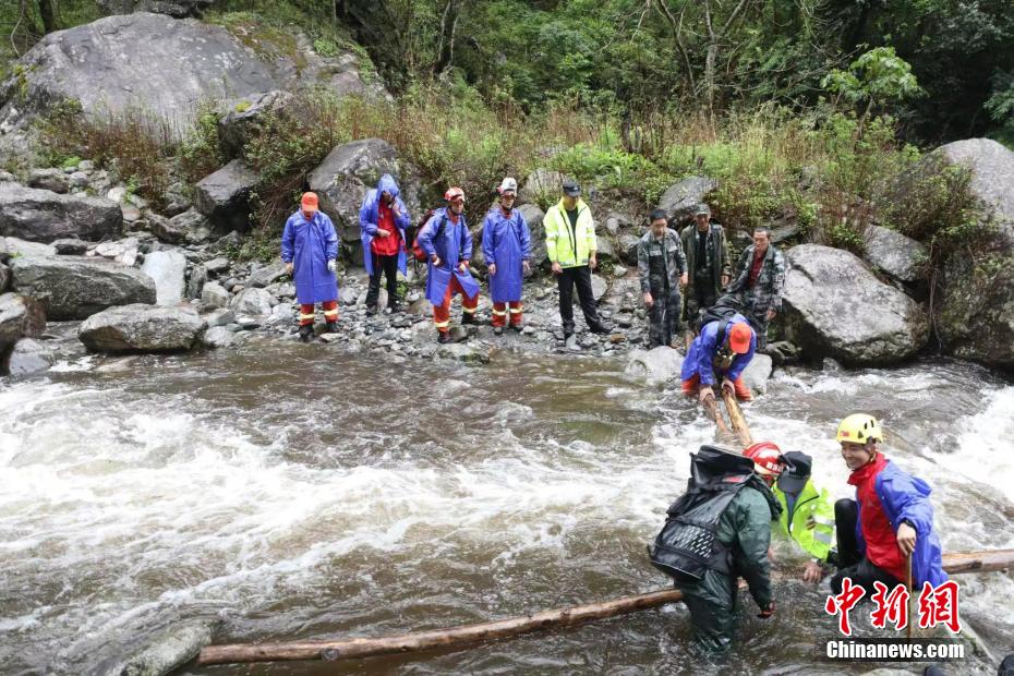 云南大理苍山13名失联人员全部找到 直击搜救现场