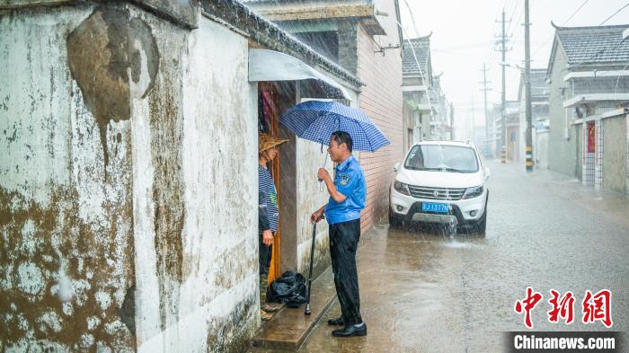 最美基层民警孙益海：一条腿一根拐，撑起百姓一片祥和天