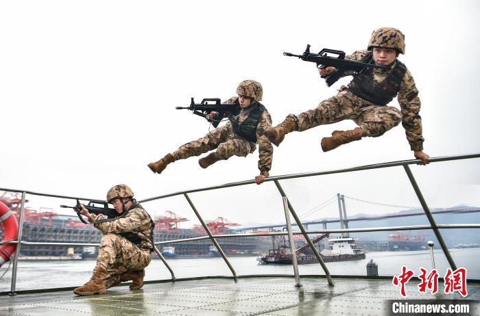 乘风破浪 重庆武警实战化演练淬炼水上“尖刀”