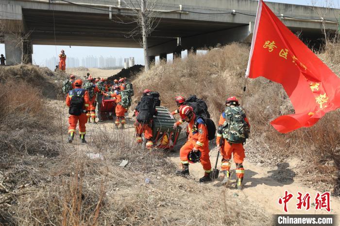 河南举行地震灾害救援跨区域实战拉动演练