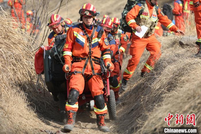 河南举行地震灾害救援跨区域实战拉动演练