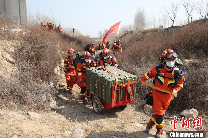 河南举行地震灾害救援跨区域实战拉动演练