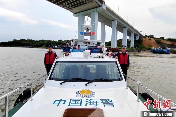 福建漳州海警局全面筑牢防台风“警戒线”