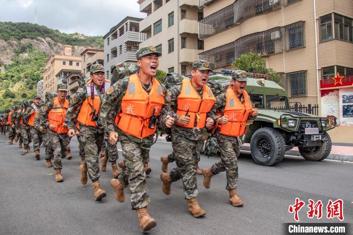 驻闽武警部队全力备战台风“杜苏芮”