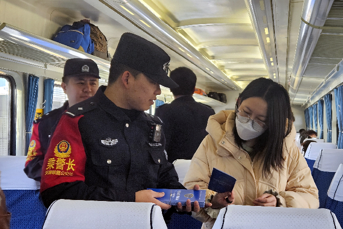 天津铁警全力以赴护航2024年春运旅客平安出行