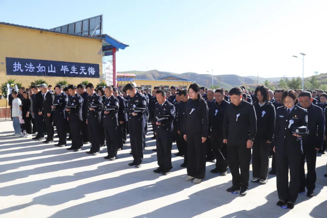 痛别战友!因公牺牲民警李新春同志遗体告别仪式举行