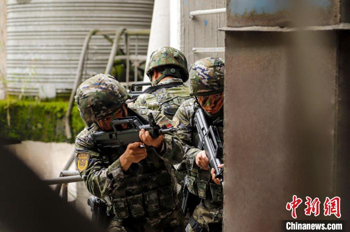 多路追击 直击广西河池武警反恐演练现场