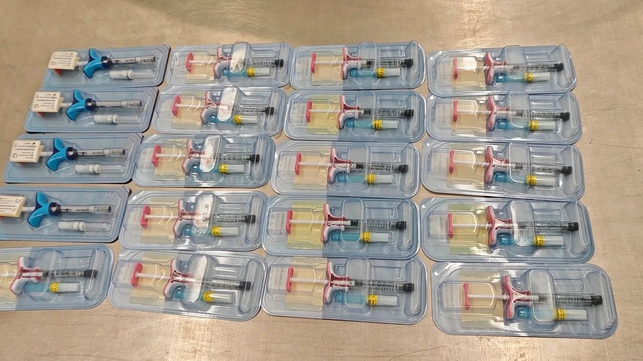 皇岗海关查获一起旅客人身绑藏美容针进境案