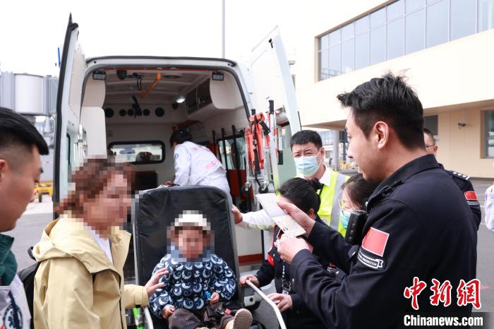 哈尔滨边检站开通“生命通道”护航烫伤幼童急速通关