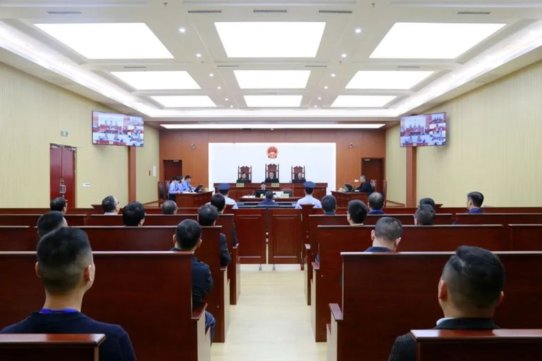 贵州省卫生健康委员会卫生计生监督局原局长金龙受贿案一审开庭