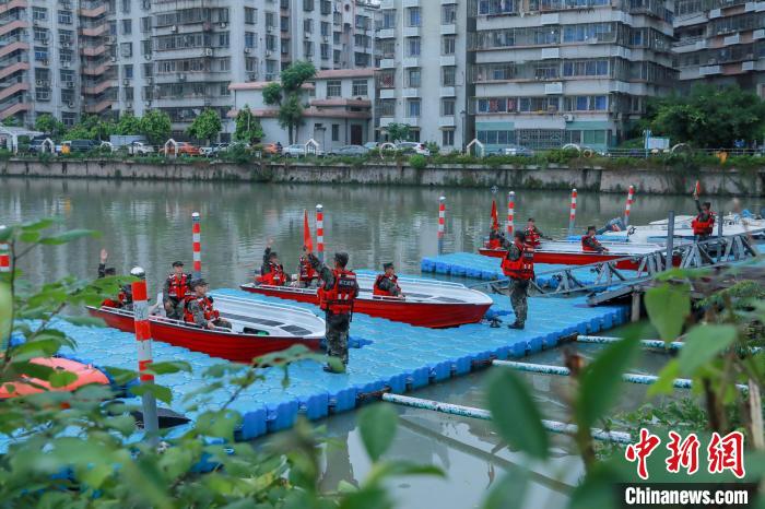 汛期至 浙江武警开展水上集训提升抢险救援能力 汛期至浙江武警开展水上集训提升抢险救援能力