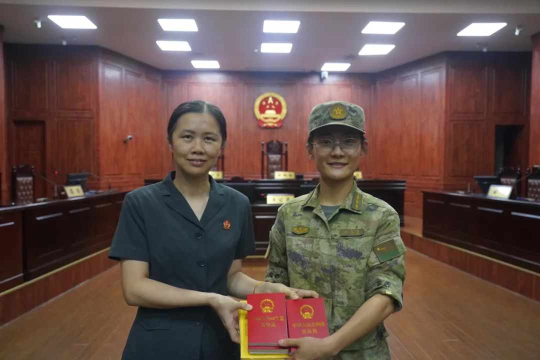 迷彩色的法治夏令营