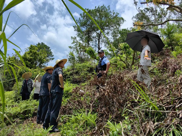 用“六尺巷”故事解开“心结” 用“六尺巷”故事解开“心结”