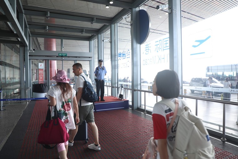 首都机场公安局优化多项措施以安全、顺畅的出行体验迎接八方来客