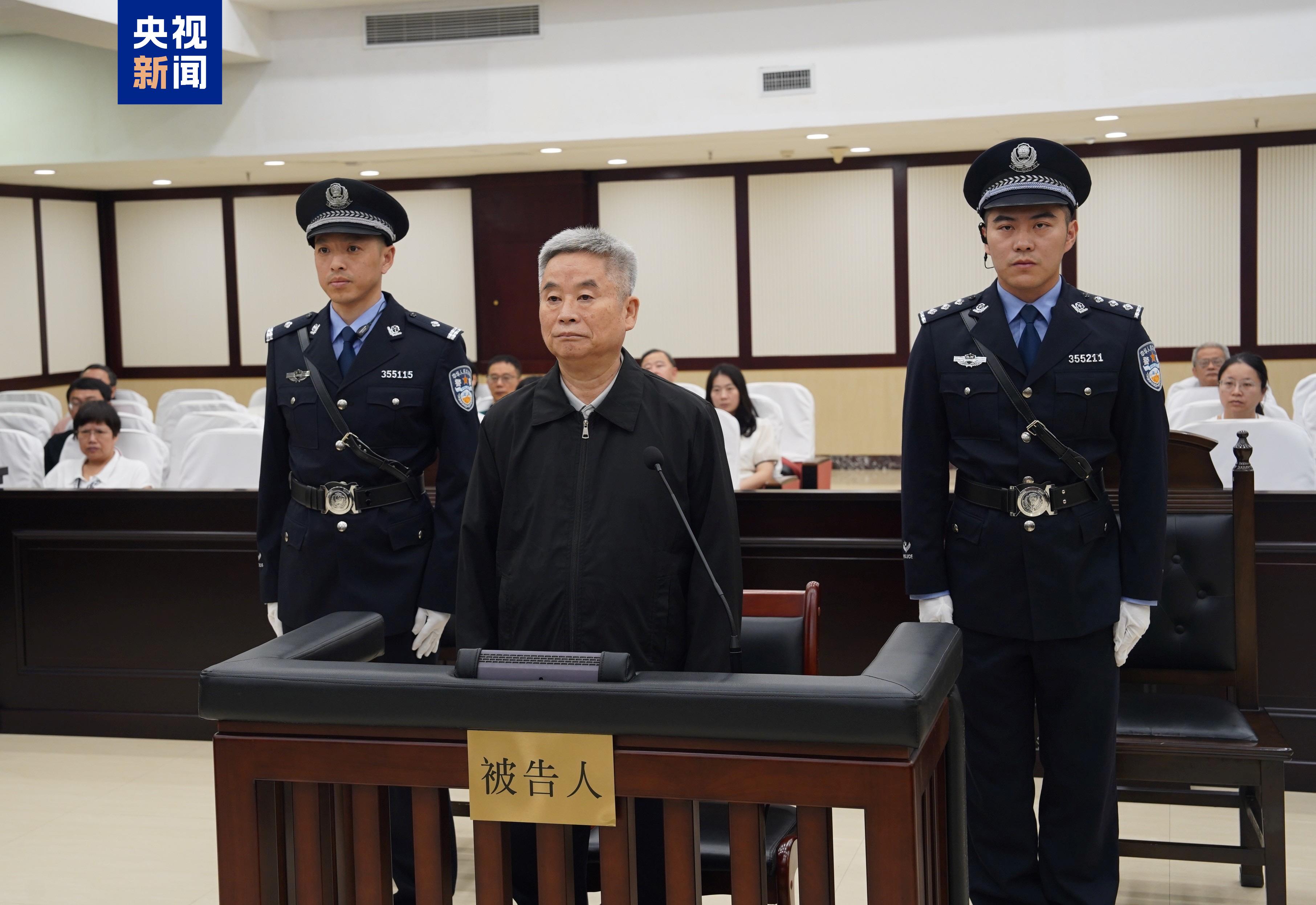 受贿8451万 中国农业银行原副行长楼文龙一审被判无期