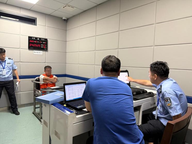 拍案|含着烟头吃面!“碰瓷式维权”怎么治?