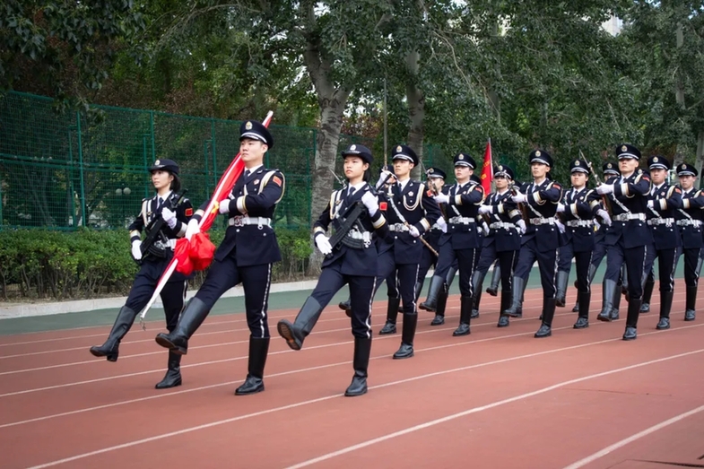 中国人民公安大学举行2025年新生警务化管理教育与训练汇报演练 中国人民公安大学举行2025年新生警务化管理教育与训练汇报演练