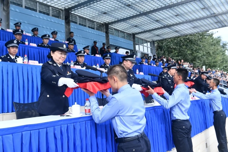 中国人民公安大学举行2025年新生警务化管理教育与训练汇报演练 中国人民公安大学举行2025年新生警务化管理教育与训练汇报演练