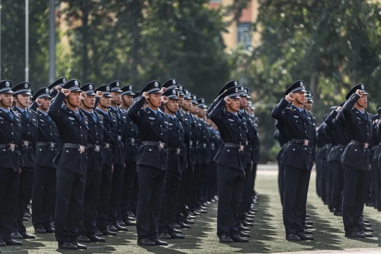 中国人民公安大学举行2025年新生警务化管理教育与训练汇报演练 中国人民公安大学举行2025年新生警务化管理教育与训练汇报演练