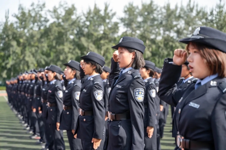 中国人民公安大学举行2025年新生警务化管理教育与训练汇报演练 中国人民公安大学举行2025年新生警务化管理教育与训练汇报演练