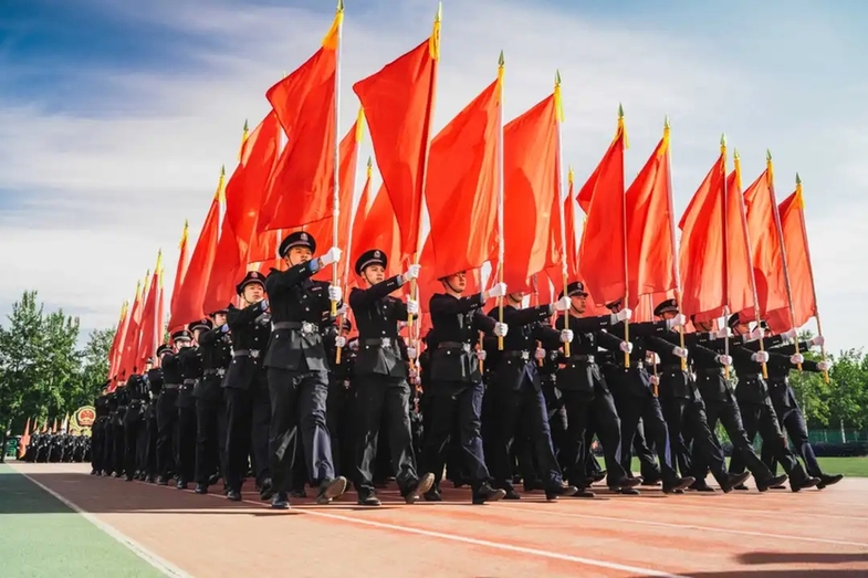 中国人民公安大学举行2025年新生警务化管理教育与训练汇报演练 中国人民公安大学举行2025年新生警务化管理教育与训练汇报演练