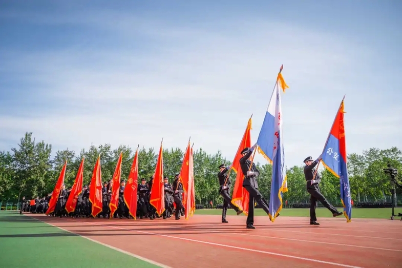 中国人民公安大学举行2025年新生警务化管理教育与训练汇报演练 中国人民公安大学举行2025年新生警务化管理教育与训练汇报演练