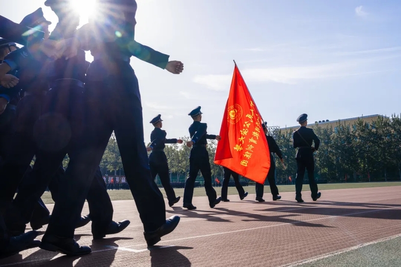 中国人民公安大学举行2025年新生警务化管理教育与训练汇报演练 中国人民公安大学举行2025年新生警务化管理教育与训练汇报演练
