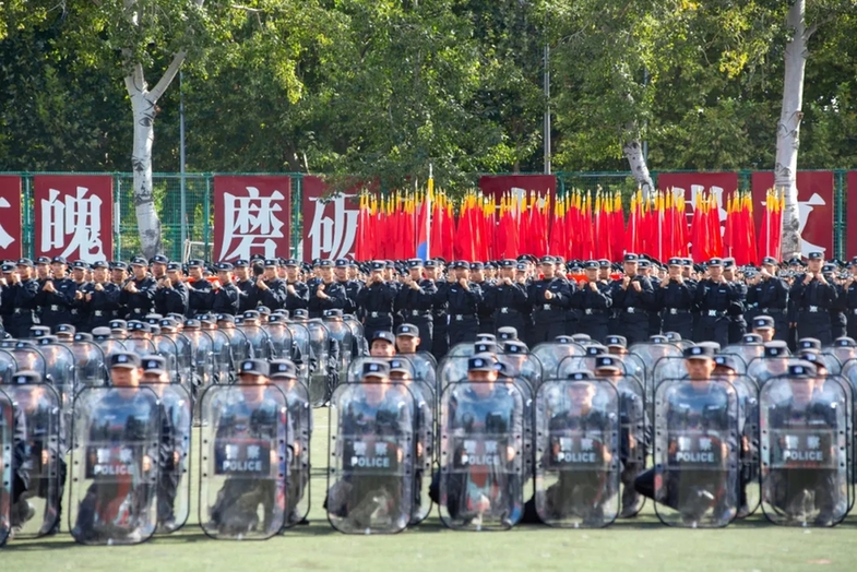 中国人民公安大学举行2025年新生警务化管理教育与训练汇报演练 中国人民公安大学举行2025年新生警务化管理教育与训练汇报演练