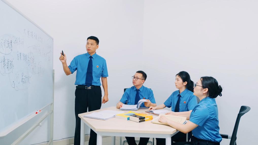 新华视点丨国宝之“伤”:“大熊猫被虐待”网络谣言案调查