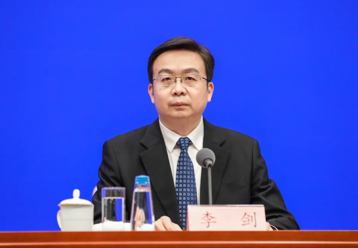 【两会说“法”·庭长谈】专访最高法民三庭庭长李剑:加大关键核心技术、重点领域知识产权保护力度 【两会说“法”·庭长谈】专访最高法民三庭庭长李剑:加大关键核心技术、重点领域知识产权保护力度