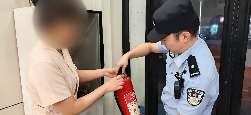北京警方排查整治出租房 绷紧安全“责任弦”