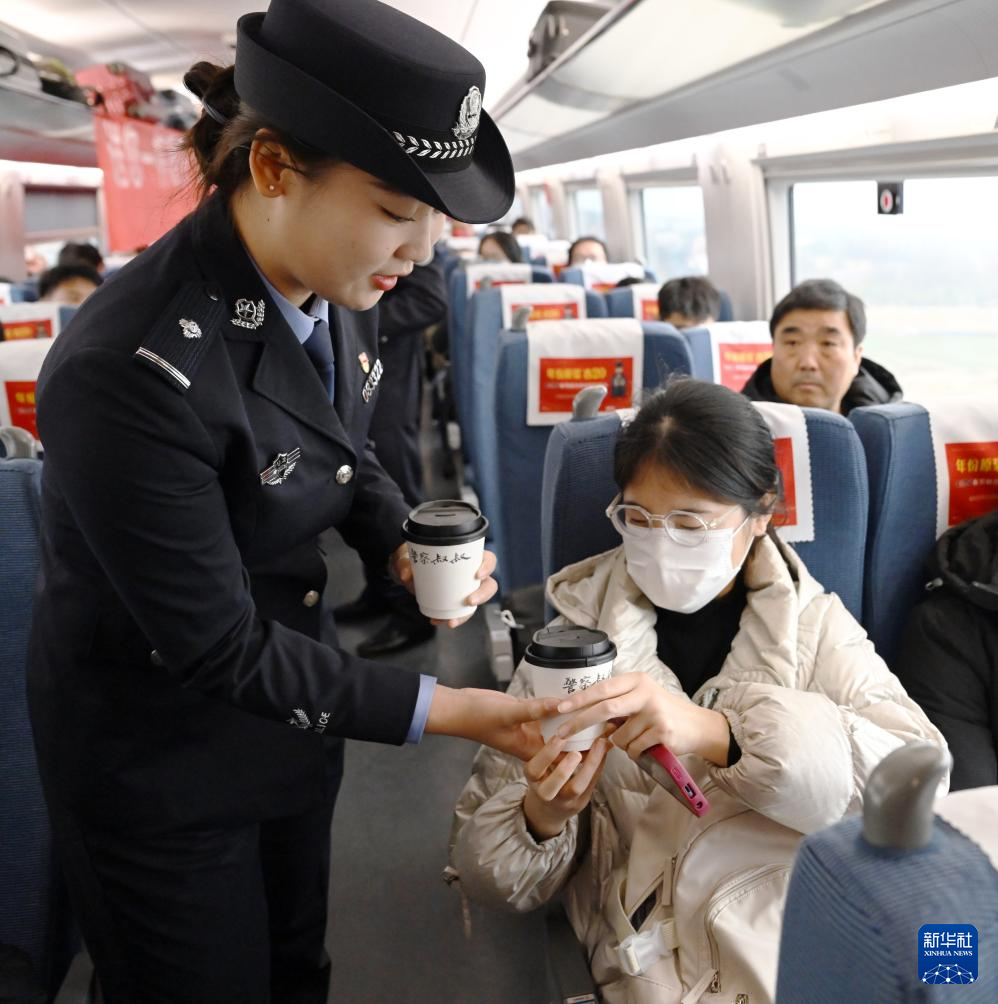 多彩活动迎接中国人民警察节