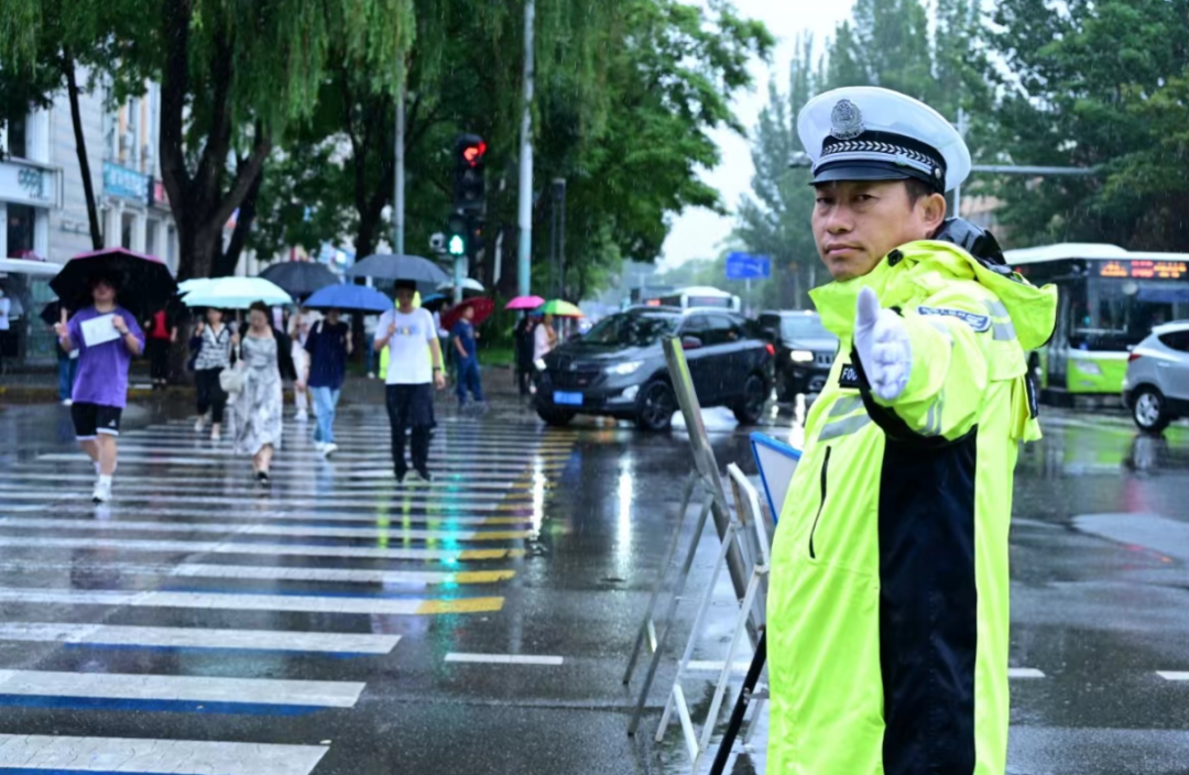 北京警察的高考“打开”方式......