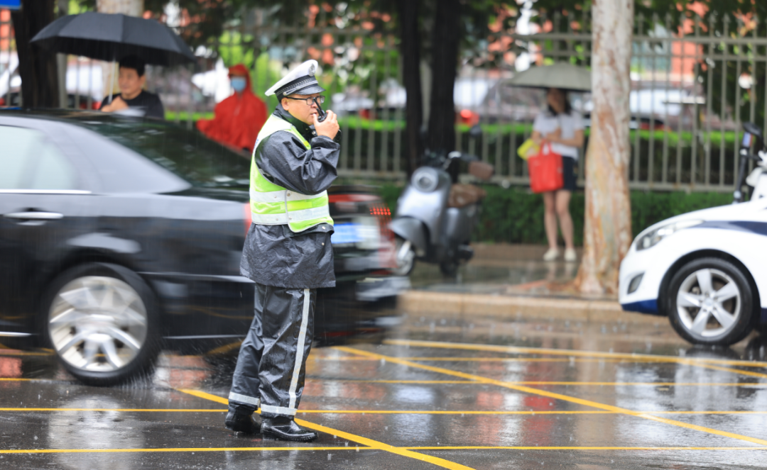 北京警察的高考“打开”方式......