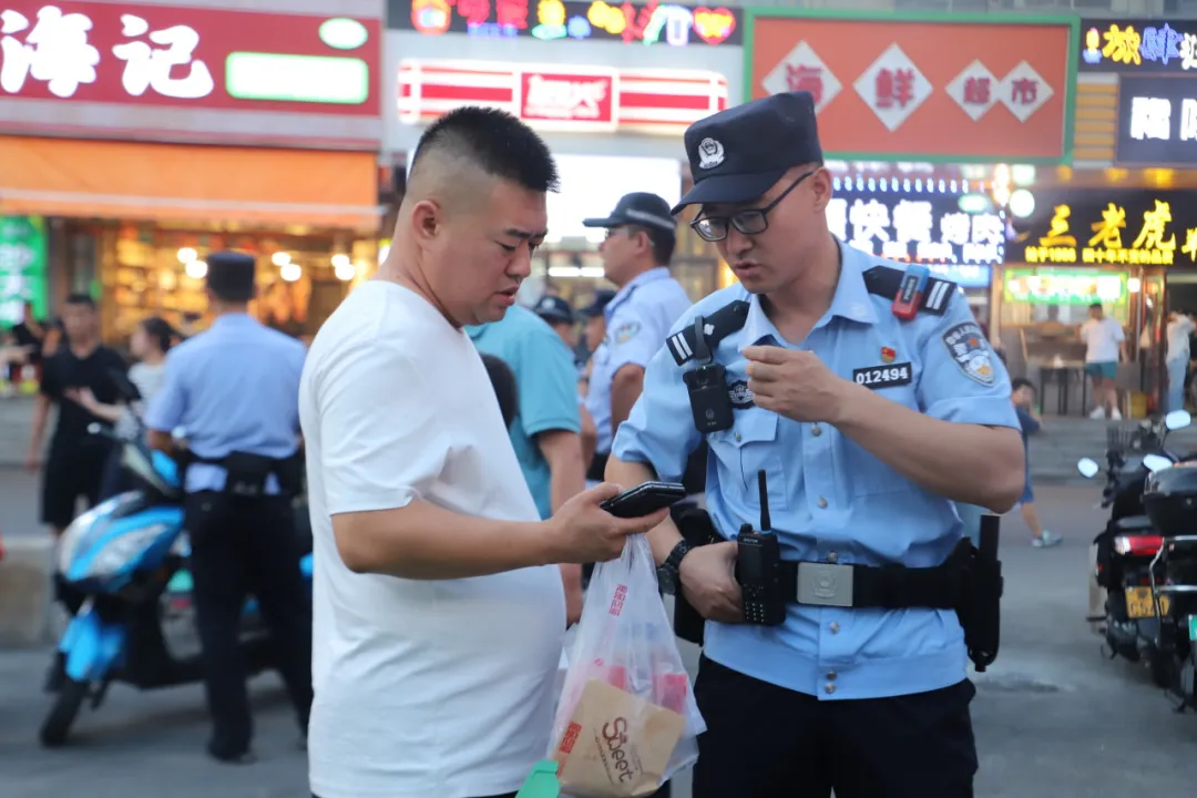 “民警‘生意’简直好到爆！”