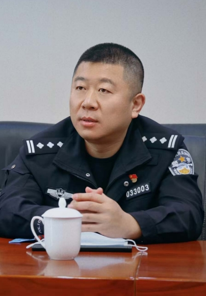 先锋人物——张燕生:一盏警灯映初心 创新治理暖民心