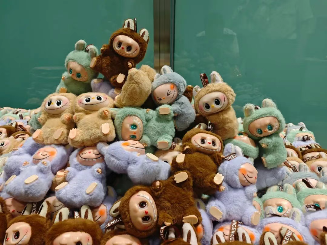 想靠盗版泡泡玛特发财?海关:全部扣留