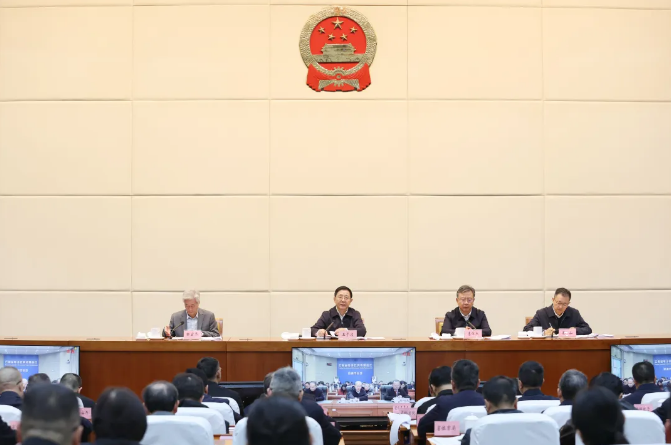 云南省政府、省法院联发《关于预防和化解行政争议府院联动机制的意见》 云南省政府、省法院联发《关于预防和化解行政争议府院联动机制的意见》
