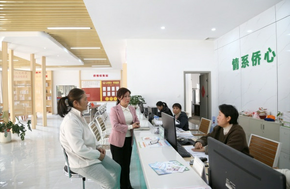 广西人大代表陈丽云：木棉映边关 监督促公正