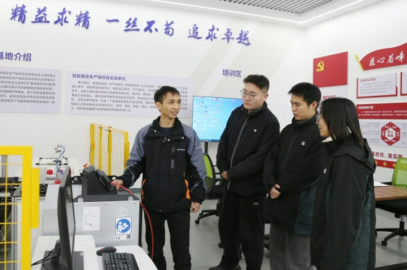 广西人大代表周颖峰：扎根车间的“创新工匠” 心系发展的“履职先锋”
