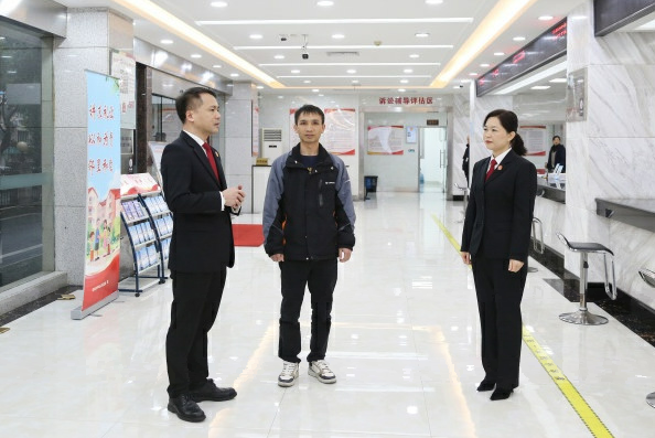 广西人大代表周颖峰：扎根车间的“创新工匠” 心系发展的“履职先锋”